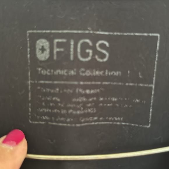 Figs one pocket scrub top - Picture 3 of 4